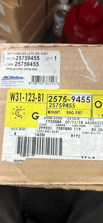 2000 Cadillac DeVille Engine Mount & Bracket 25638467