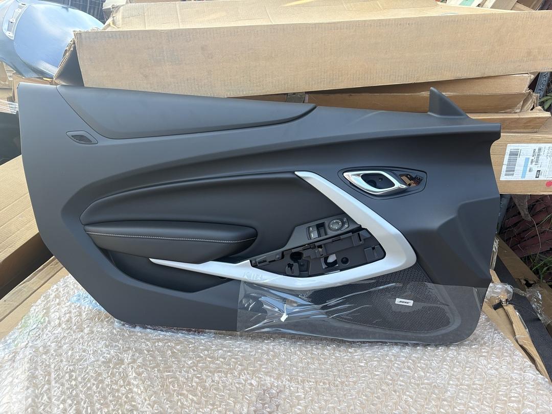 GM# 2019-2021 Chevrolet Camaro LT1/SS Driver Side Interior Door Panel