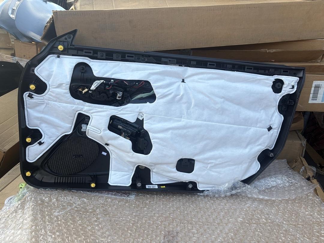 84418117 | GM# 2019-2021 Chevrolet Camaro LT1/SS Driver Side Interior Door Panel