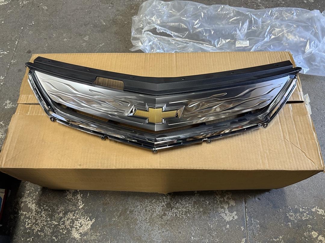 Refurbished OEM 2016 - 2019 Chevrolet Volt Front Bumper Upper Grille Chrome w/Emblem