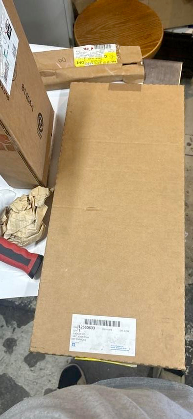 12560633 | NEW OEM GM SINGLE Cylinder Head Gasket W/ Head Bolts 26151PT