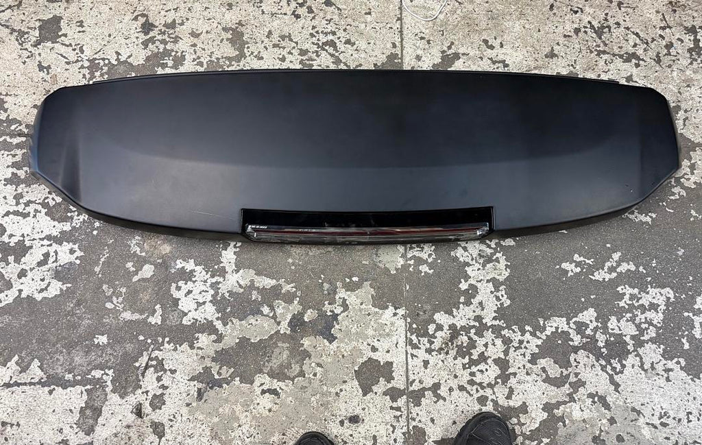 15-20 CADILLAC ESCALADE REAR LIFT GATE SPOILER 3rd BREAKLIGHT BLACK OEM Gm