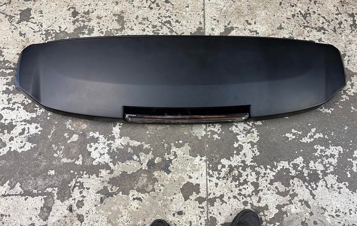 84003055 | 15-20 CADILLAC ESCALADE REAR LIFT GATE SPOILER 3rd BREAKLIGHT BLACK OEM Gm