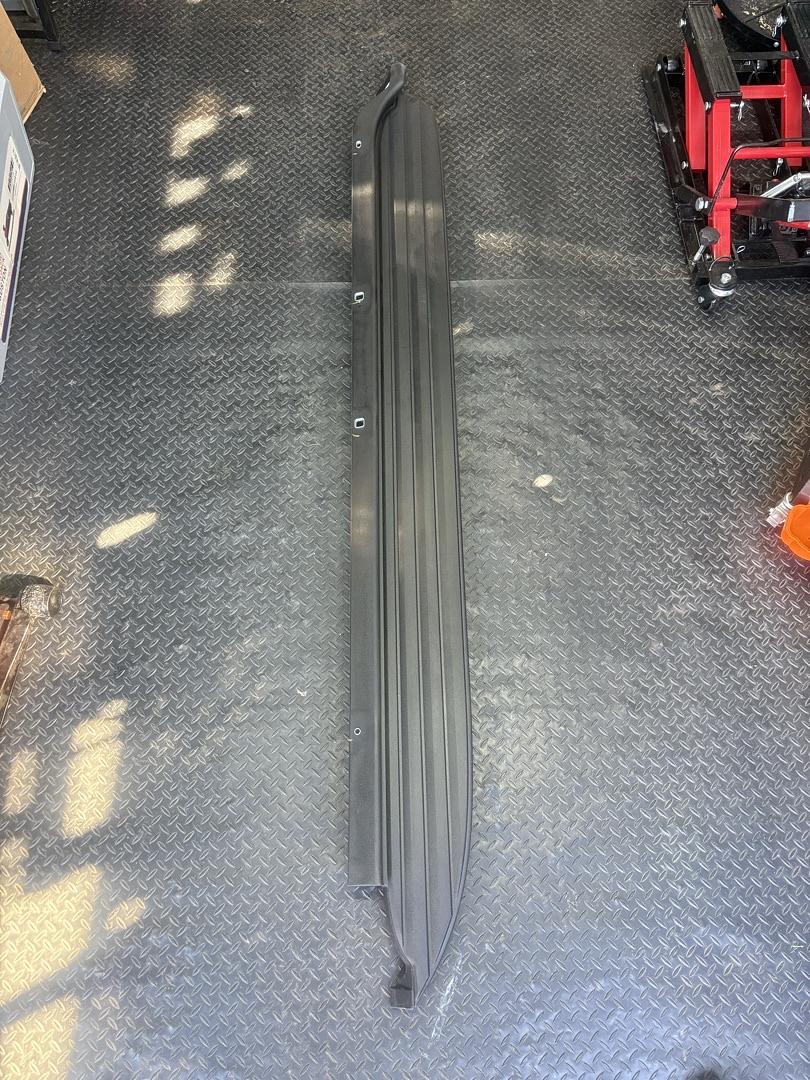 GM# 07-14 Chevy Tahoe OEM GM Driver Side Door Running Board (No Brackets)