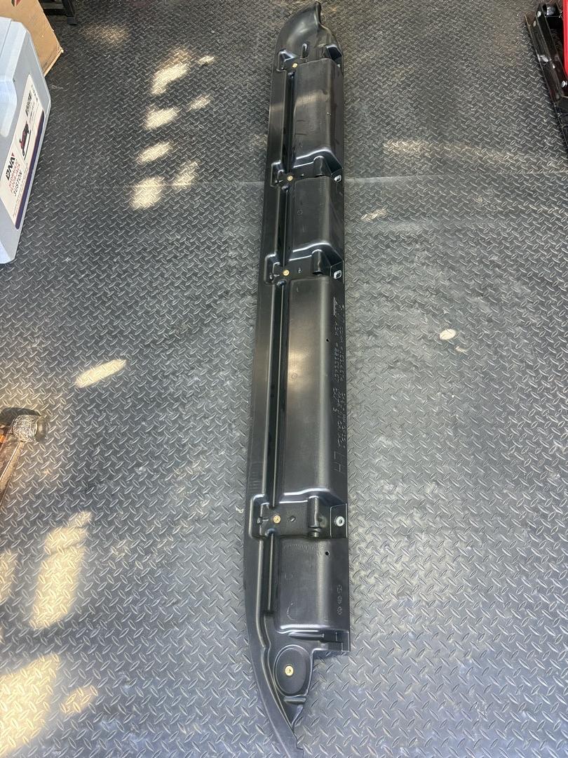 15914674 | GM# 07-14 Chevy Tahoe OEM GM Driver Side Door Running Board (No Brackets)