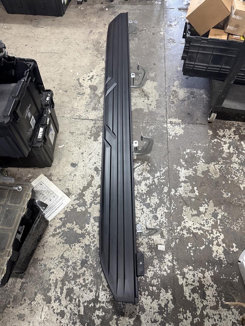 21-25 Chevy Suburban / Cadillac escalade Black OEM running boards right passenger side only