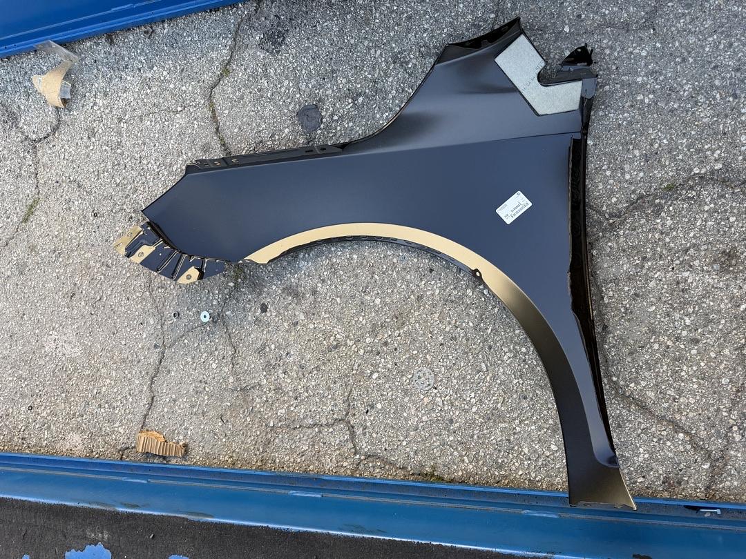 25966616 | 10-13 Buick Allure / Buick Lacrose front passenger side fender 4dr oem part