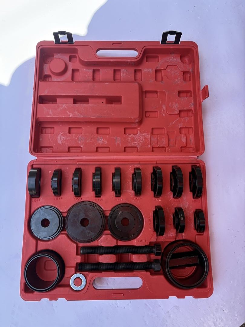 Wheel Bearing Puller Set for Front Wheel Drive Cars Works with most front-wheel-drive vehicles