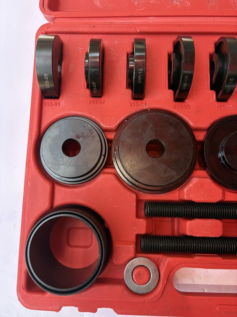 Wheel Bearing Puller Set for Front Wheel Drive Cars Works with most front-wheel-drive vehicles
