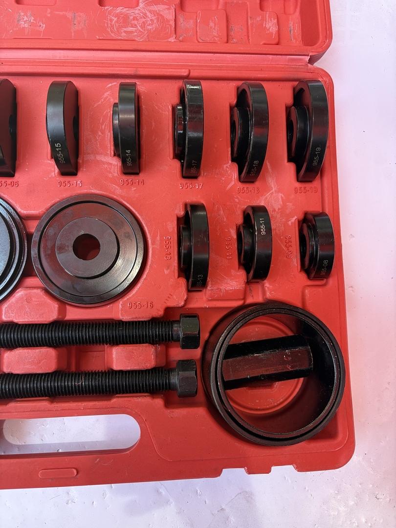 Wheel Bearing Puller Set for Front Wheel Drive Cars Works with most front-wheel-drive vehicles