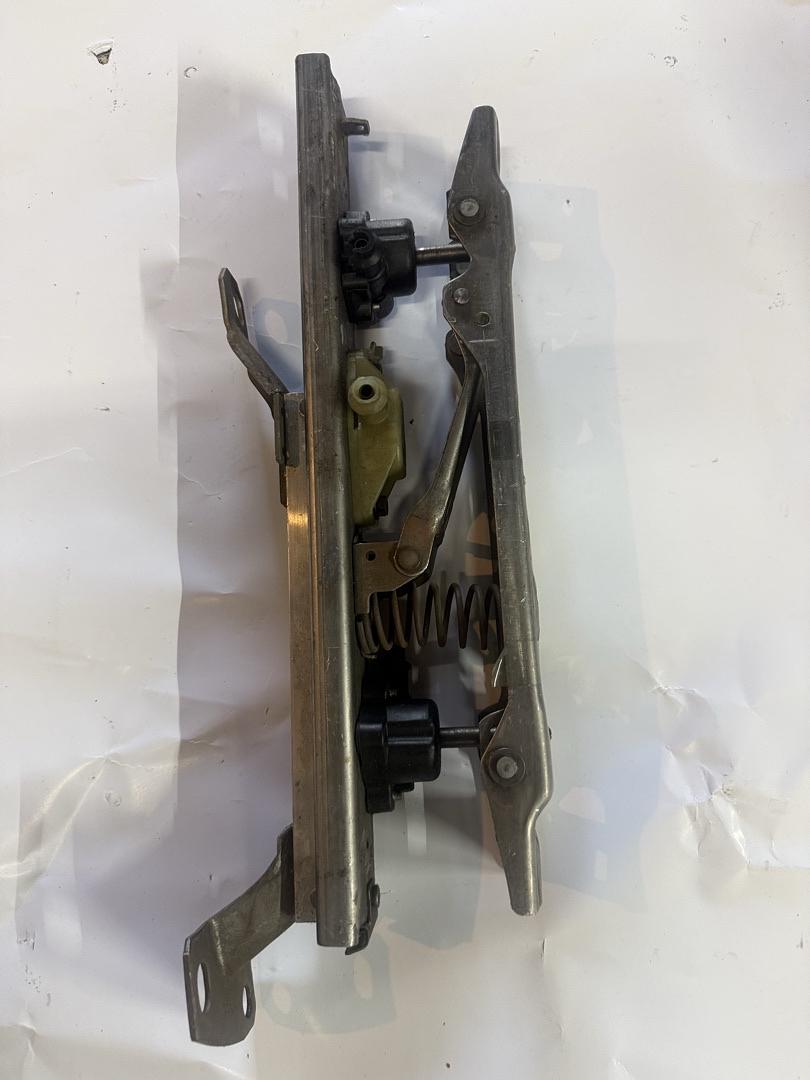 16620188 | GM OEM seat track assembly (Right/Passenger side) for early 1990s vehicles, including Buick LeSabre/Park Avenue, Cadillac Fleetwood, and Pontiac Bonneville.