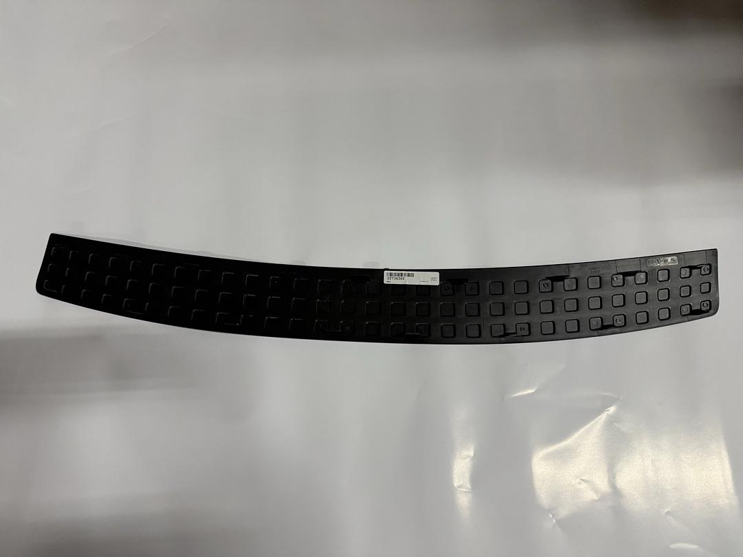 22734369 | GM# 2006-2007 saturn vue Pad,Rear Bumper Fascia Step