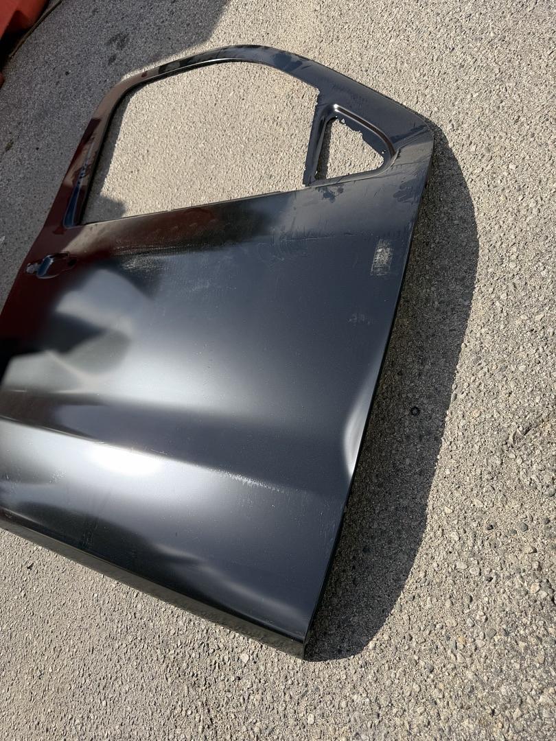 23104635 | 14-19 Chevy Silverado / Gmc Sierra front right side outer door panel