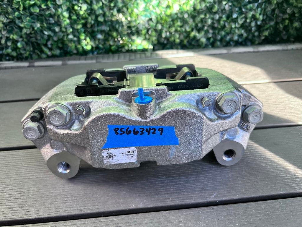 85663428 | + 85663429 2019-on gm silverado sierra yukon yukon xl suburban front calipers fits 00-on chevys and gmc also
