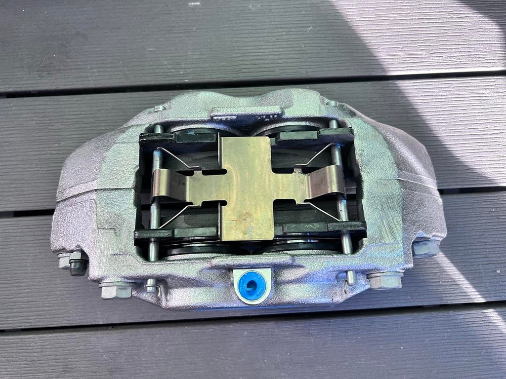 85663428 | + 85663429 2019-on gm silverado sierra yukon yukon xl suburban front calipers fits 00-on chevys and gmc also
