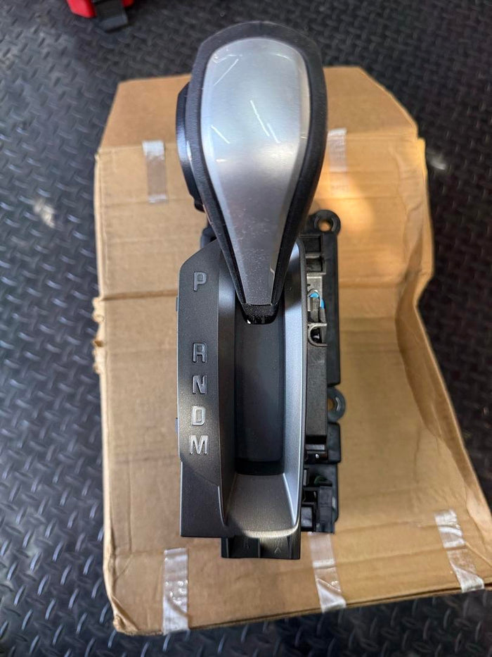 23460277 | 2010-2015 CHEVROLET EQUINOX A/T SHIFTER GEAR LEVER SELECTOR OEM