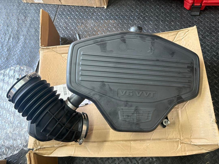 84263017 | 2017-2024 Cadillac XT5 3.6L Air Cleaner Duct Engine Cover
