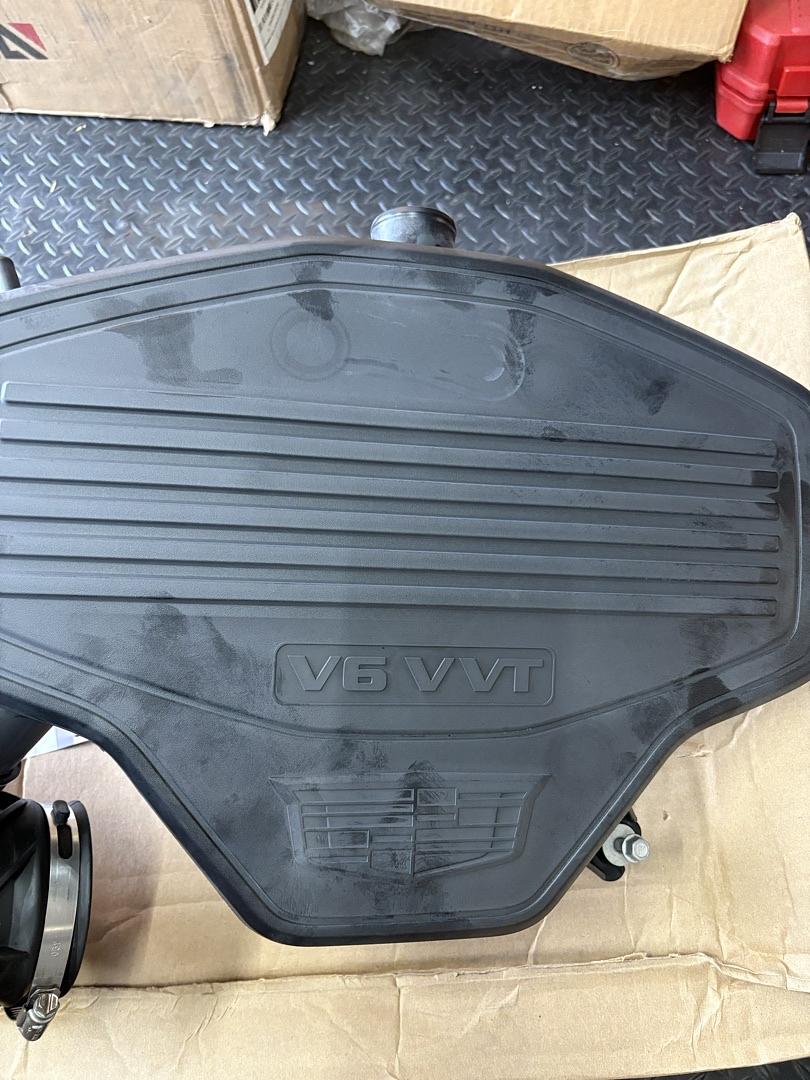 84263017 | 2017-2024 Cadillac XT5 3.6L Air Cleaner Duct Engine Cover
