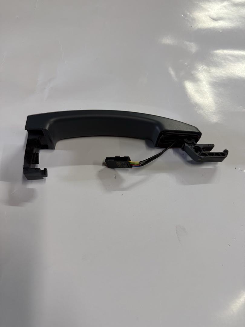 13502552 | OEM GM Blue and Chrome Front Handle Left Right 2012-2014 Regal LaCrosse
