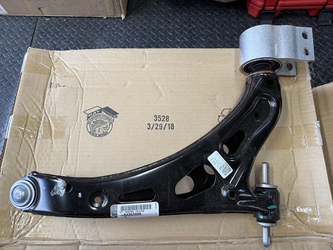 84263009 | 2018-2024 chevy traverse Front Lower Control Arm Assembly