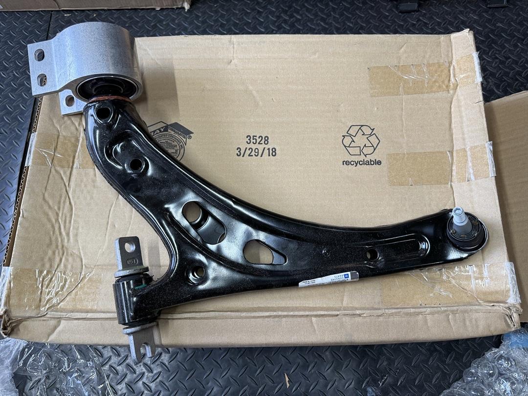 84263009 | 2018-2024 chevy traverse Front Lower Control Arm Assembly