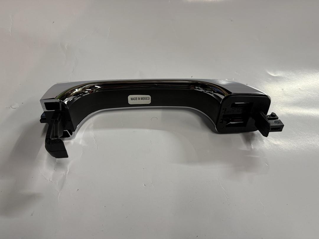 22832249 | (D) 06–10 Hummer H3 09-10 hummer h3t rear door chrome handle