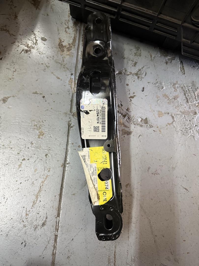 22947074 | 14-19 Cadillac cts General Motors, driver side Suspension lower Control Arm