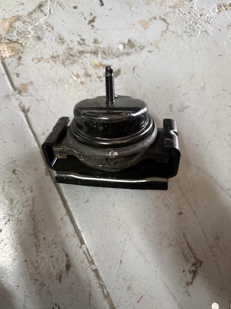 10351213 | 06-10 pontiac solstice 07-10 saturn sky front left driver side mount