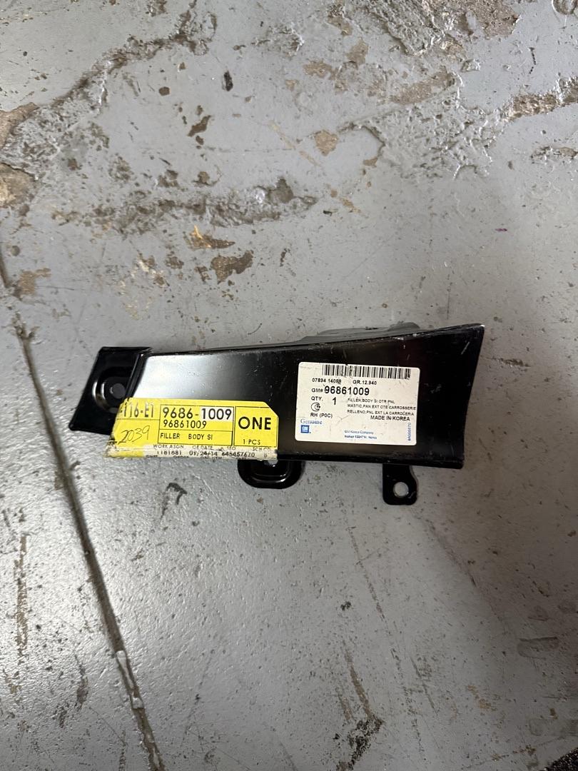 96861009 | GM Rear Right Quarter Panel Filler Captiva Sport 12-15 Vue 08-10