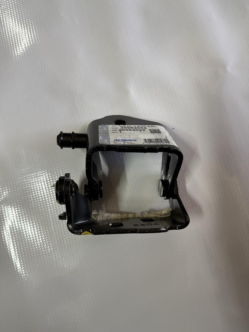 20982042 | 97-13 corvette 04-09 xlr front side lower Door Hinge