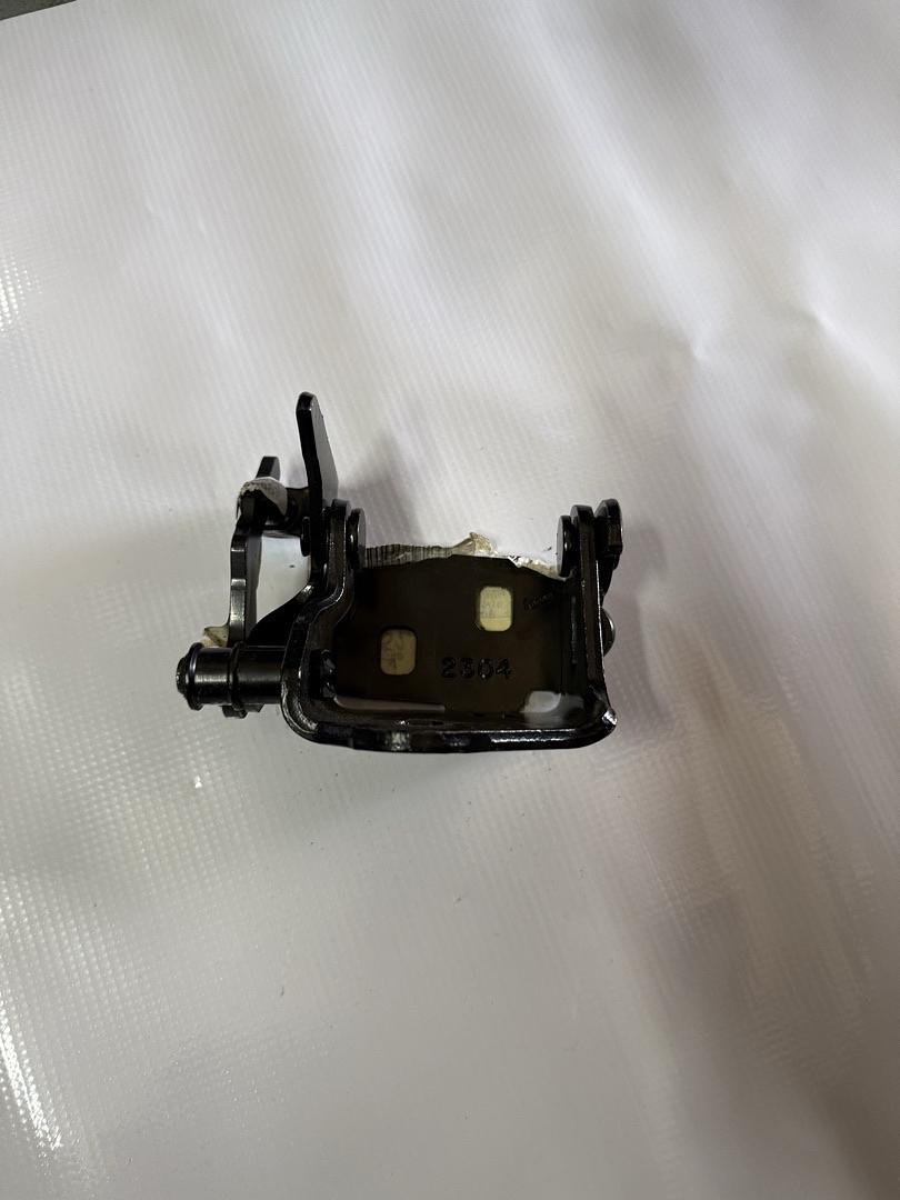 20982042 | 97-13 corvette 04-09 xlr front side lower Door Hinge