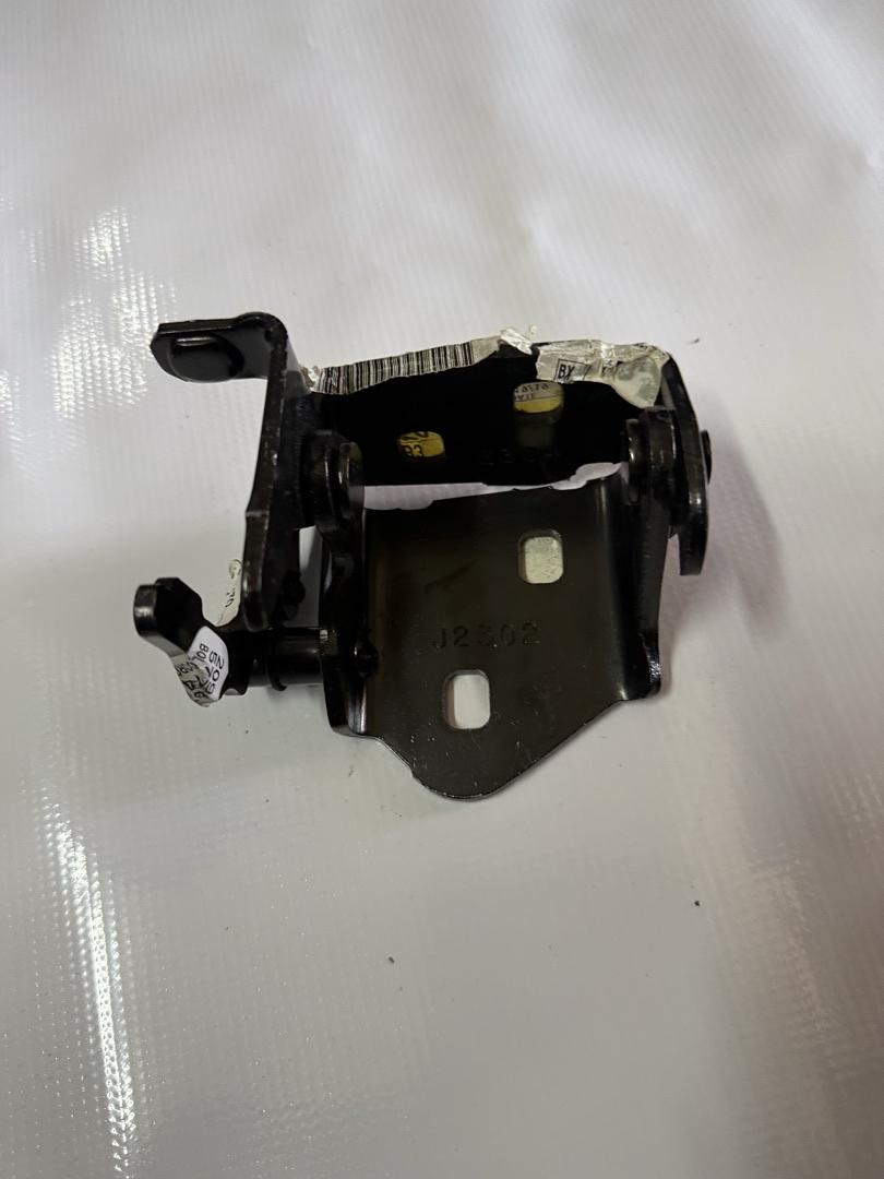 20982042 | 97-13 corvette 04-09 xlr front side lower Door Hinge