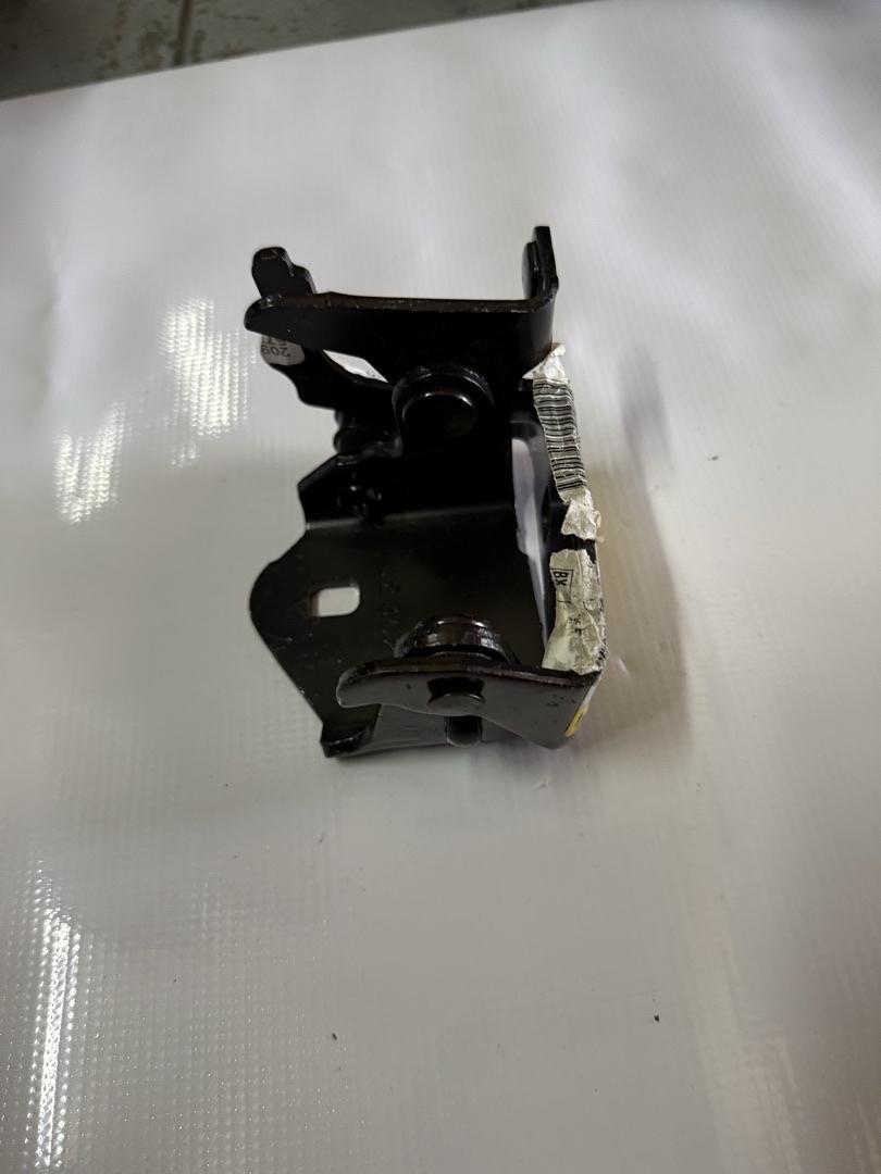 20982042 | 97-13 corvette 04-09 xlr front side lower Door Hinge