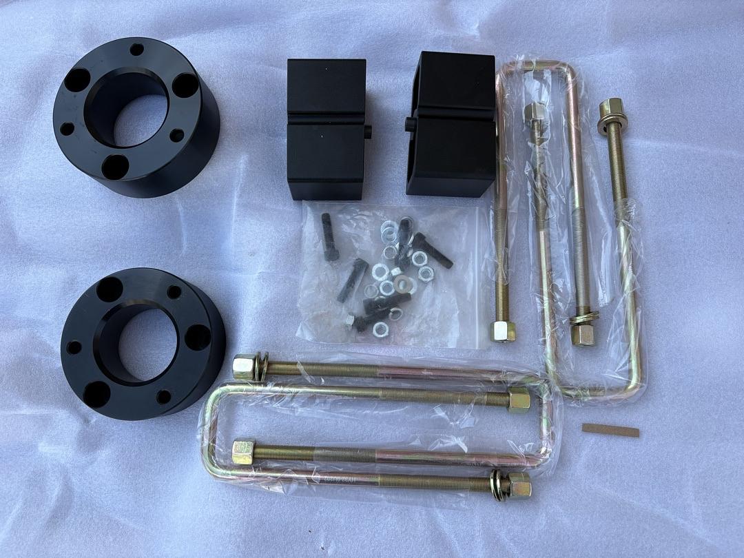 99-24 Chevy Silverado 1500 / GMC Sierra 1500  3” Front / 2” Rear Full Suspension Leveling Kit with Front Strut Spacers