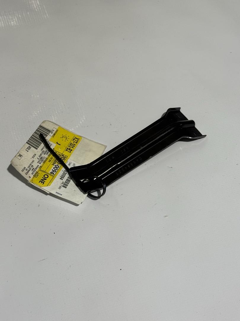 20830094 | Chevy Volt Front Bumper Fascia Center Support