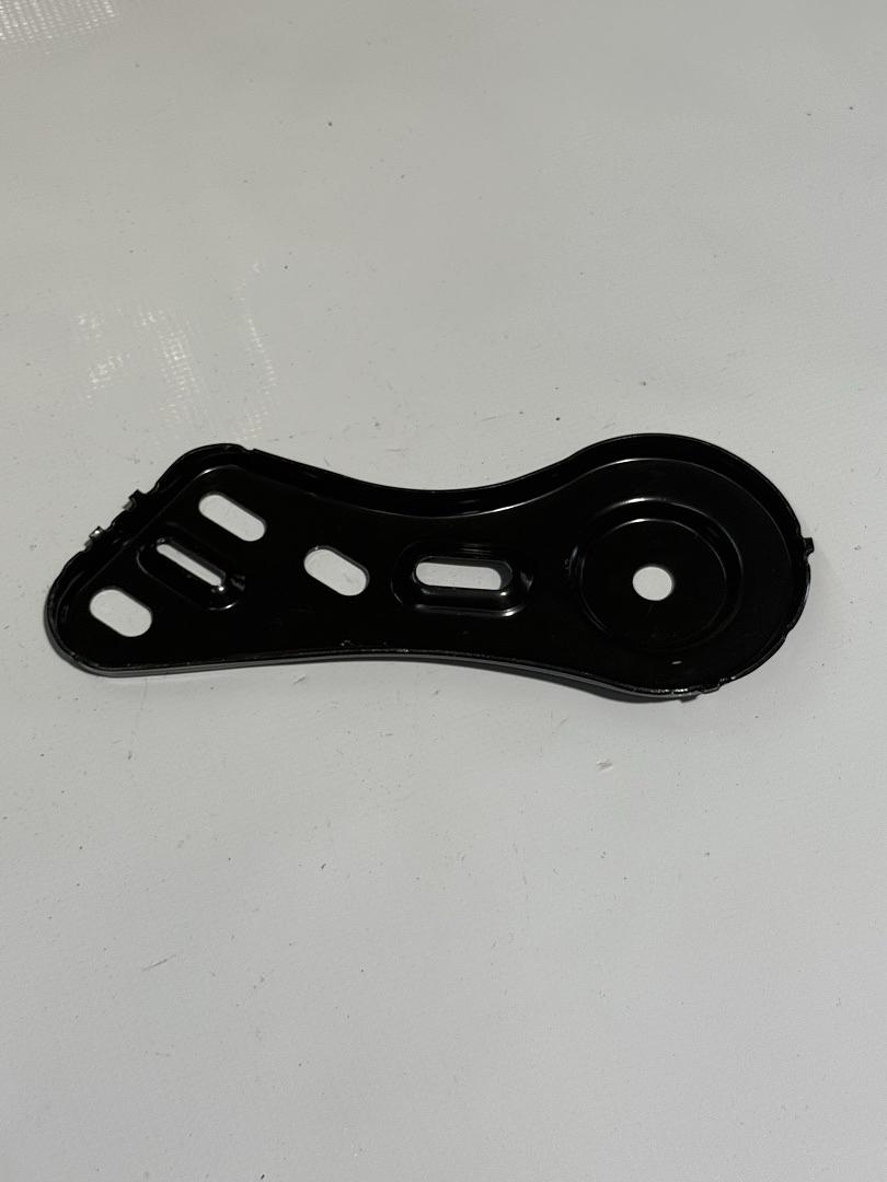 84221494 | 17-on xt5 traverse enclave acadia blazer xt6 Bracket, Front Cradle Mount Bolt