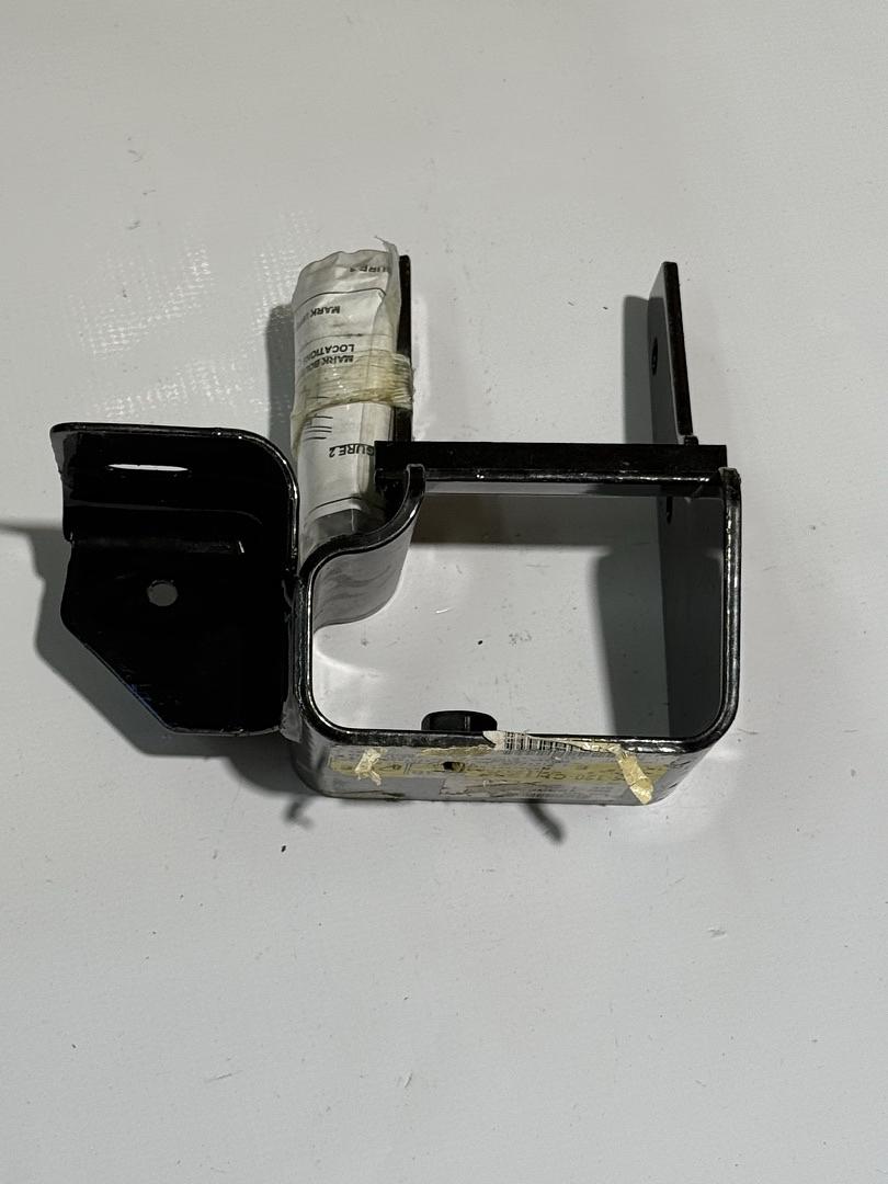 12335638 | RH passenger Front Bumper Bracket Compatible with 2003-2007 Chevy Silverado GMC Sierra 2500 3500 Suburban Avalanche Yukon XL 1500 2500 Cadillac Escalade GM1067152 GM1066152
