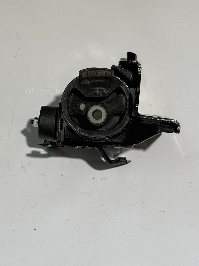 88975636 | 09-10 pontiac vibe transmission mount