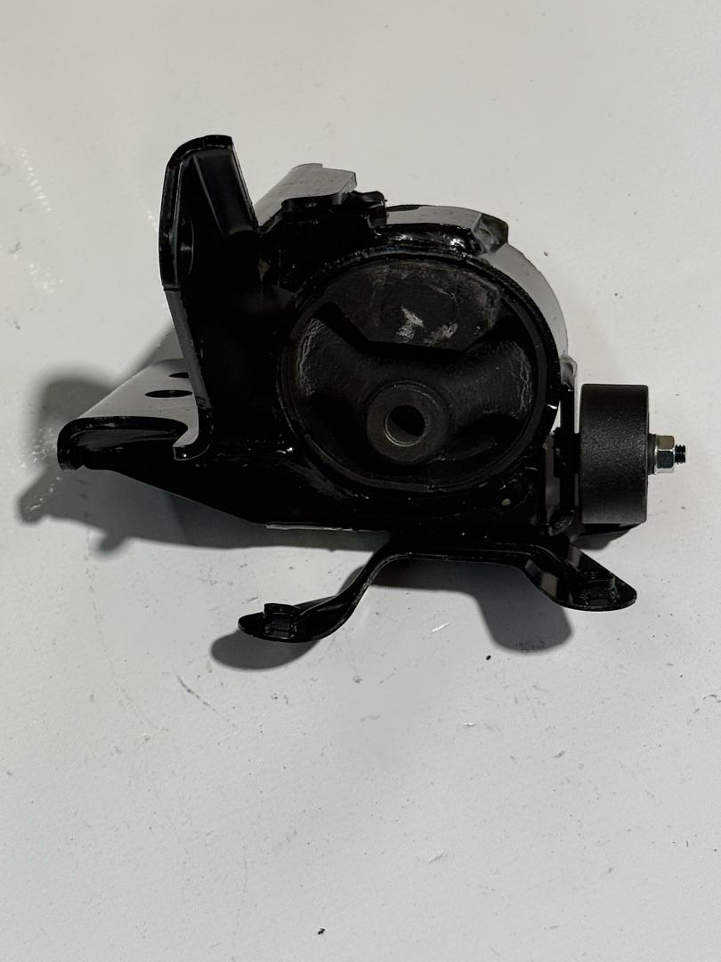 88975636 | 09-10 pontiac vibe transmission mount