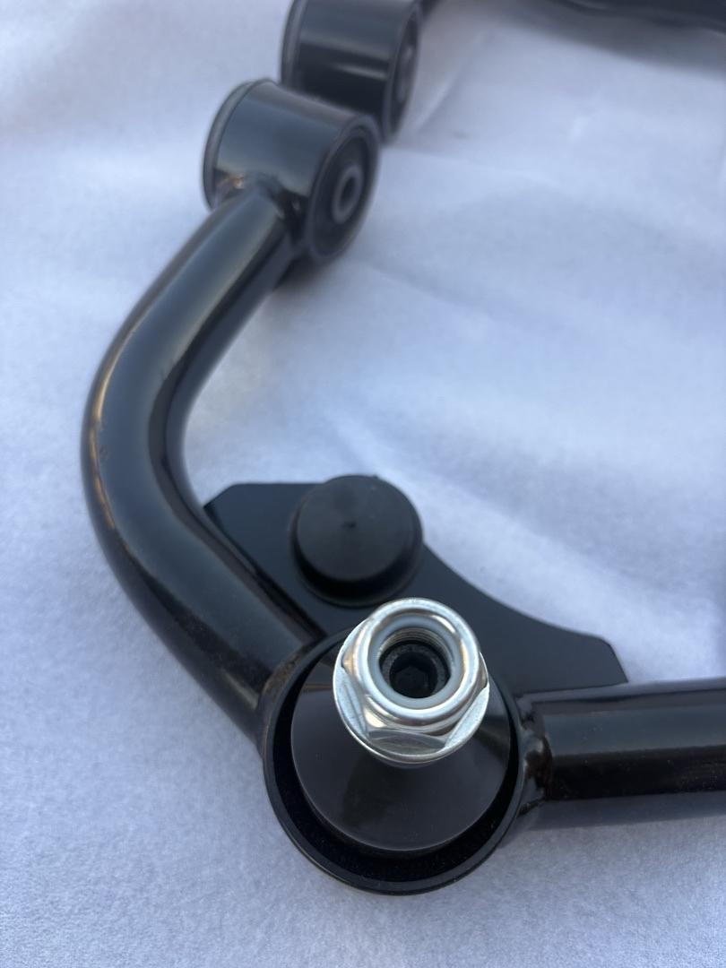 05-23 Nissan Frontier / 05-15 Nissan Xterra 2-4 in. Lift Front Upper Control Arms