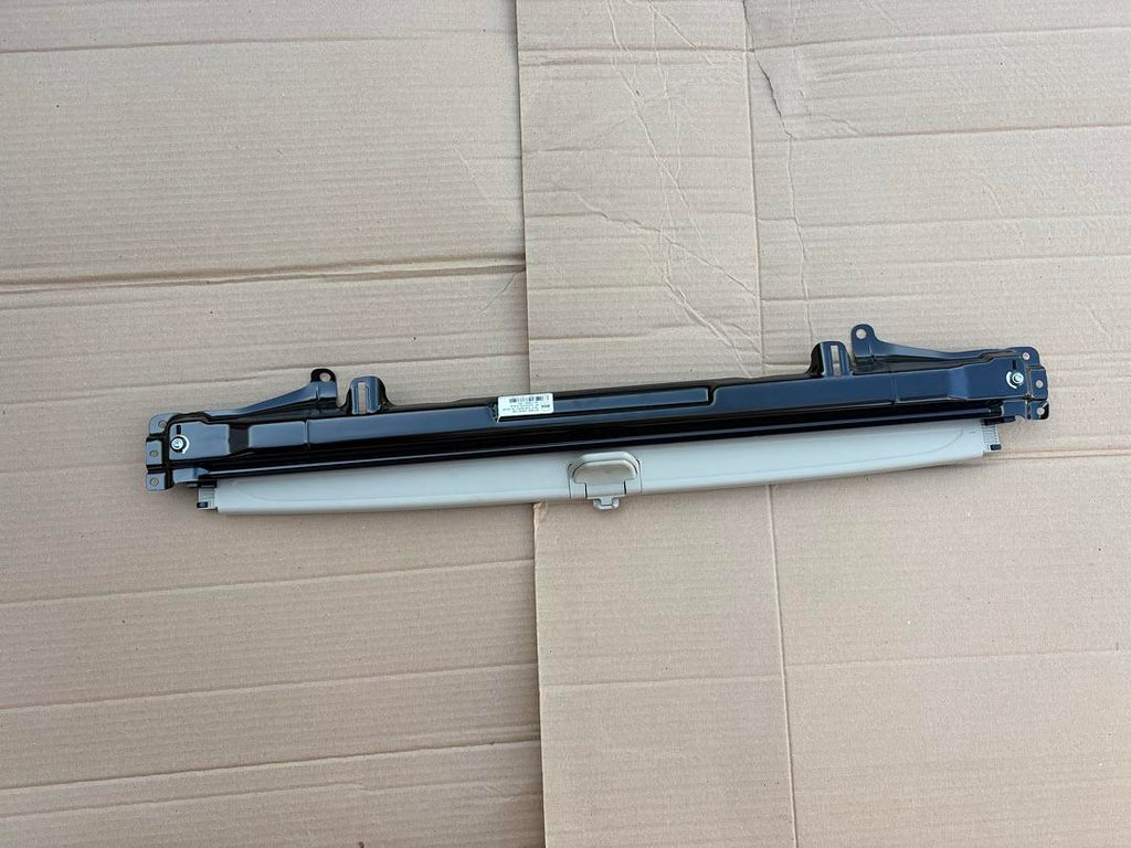 84394808 | 17-19 GMC Acadia / 17-19 GMC Denali / 17-21 Buick Enclave Rear Window Shade