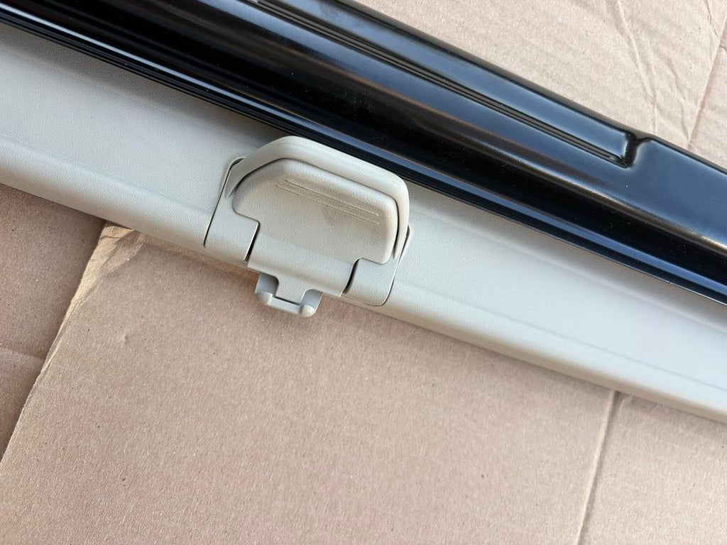 84394808 | 17-19 GMC Acadia / 17-19 GMC Denali / 17-21 Buick Enclave Rear Window Shade