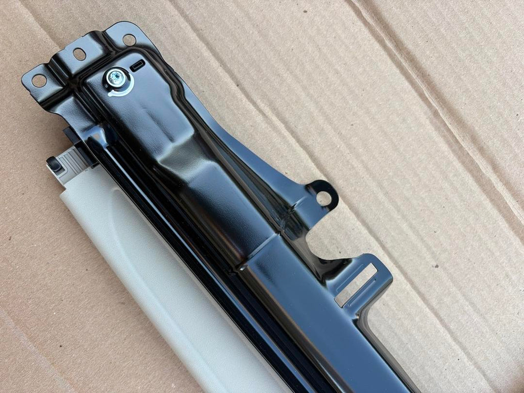 84394808 | 17-19 GMC Acadia / 17-19 GMC Denali / 17-21 Buick Enclave Rear Window Shade