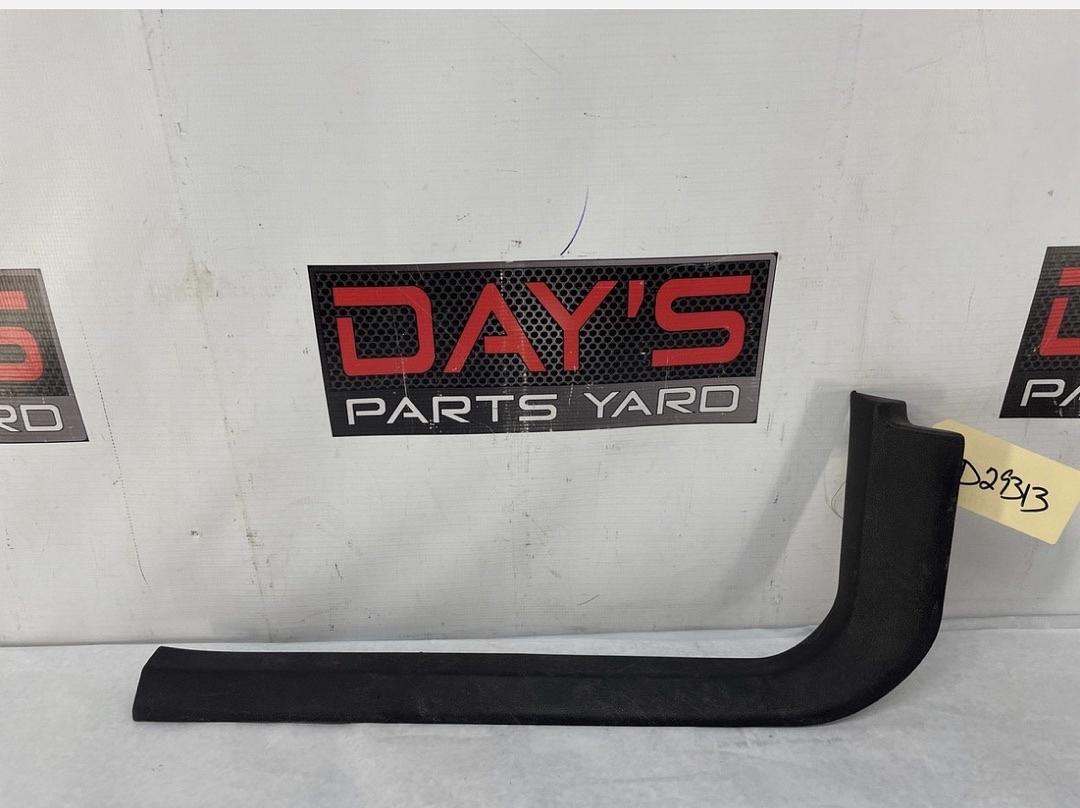 2010 Cadillac CTS-V Sedan LH Driver Front Sill Carpet Retainer Trim Molding OEM