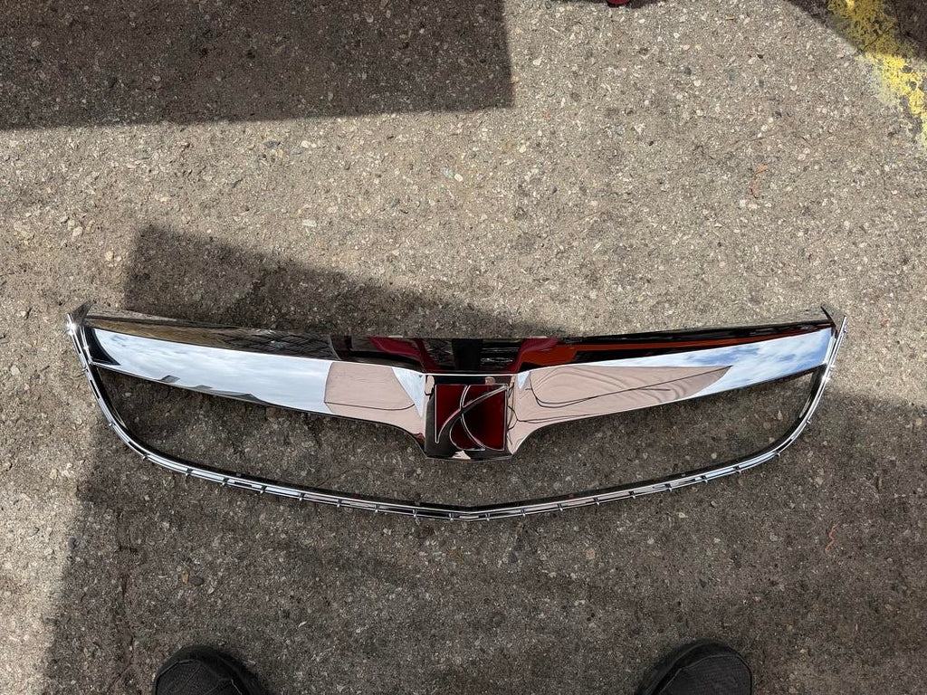 07-09 Saturn Aura front upper chrome grill w red emblem