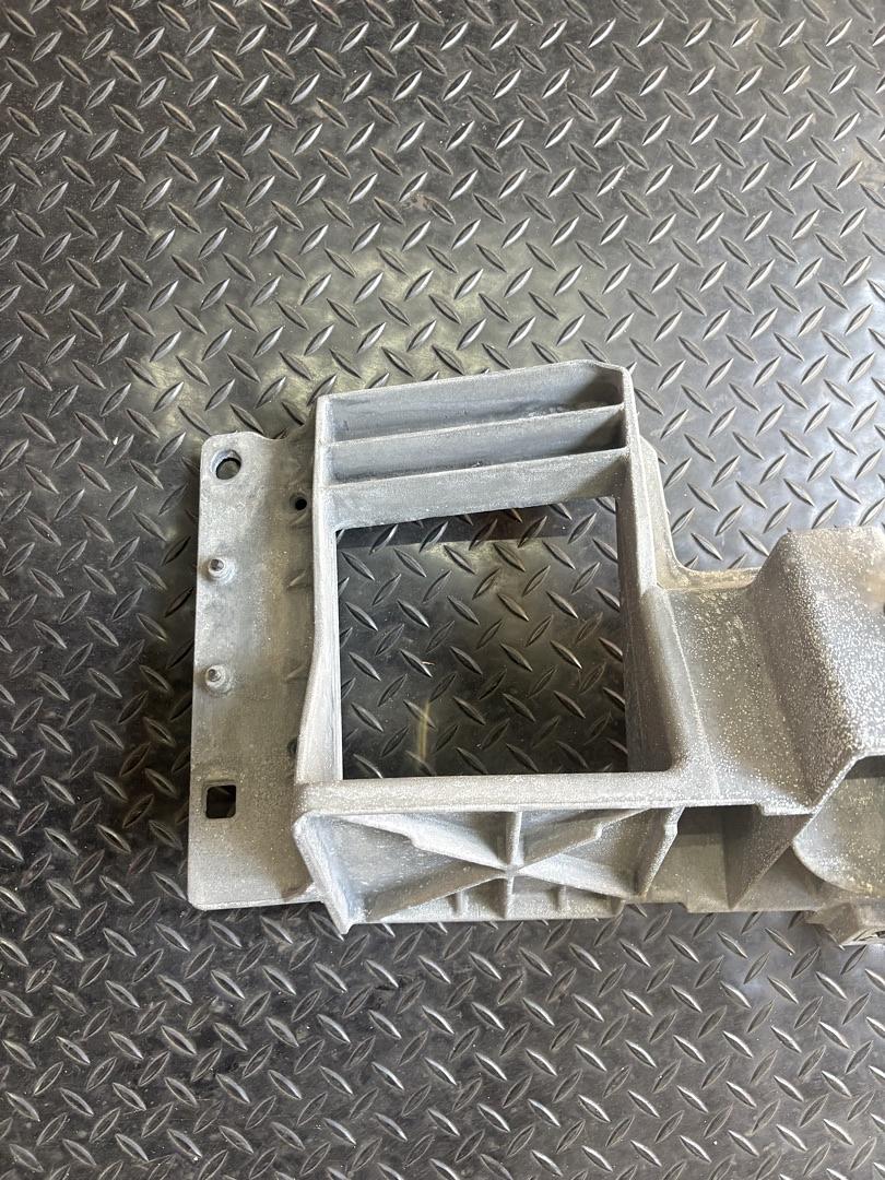 15998586 | GM# 99-06 GMC Sierra Steering Column Dash Support Bracket