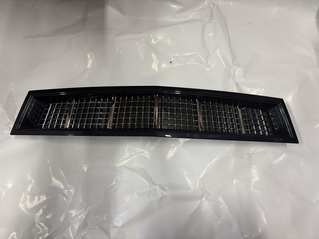 GM 08-14 Cadillac Escalade Grille Assembly, Radiator Lower *Light Silver