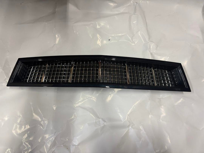 25957702 | GM 08-14 Cadillac Escalade Grille Assembly, Radiator Lower *Light Silver