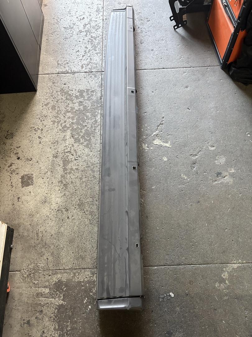89045609 | 05-06 Cadillac Escalade Running Board