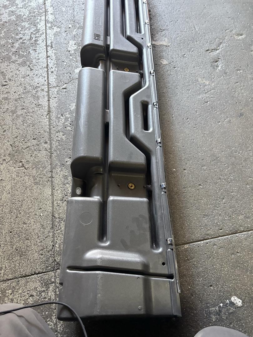 89045609 | 05-06 Cadillac Escalade Running Board